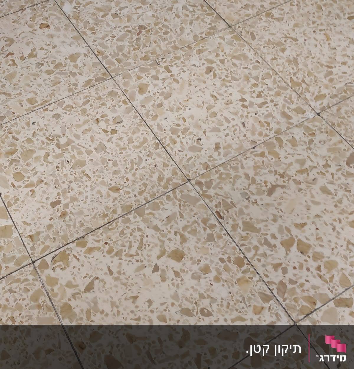 רצפת אריחים עם דוגמת שיש